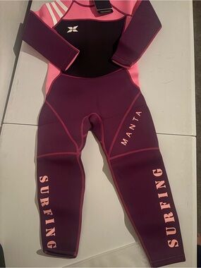 Dive & Sail Manta Surfing Kids Wetsuit - size 6 kids  NWT
